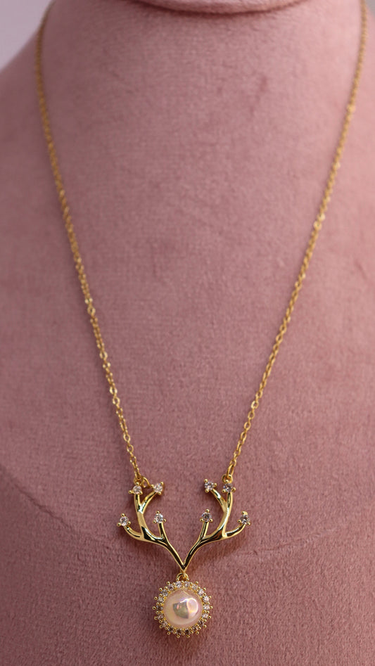 Golden Antler Pearl Necklace