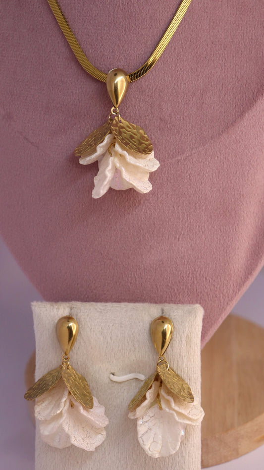 Petal Grace Necklace Set