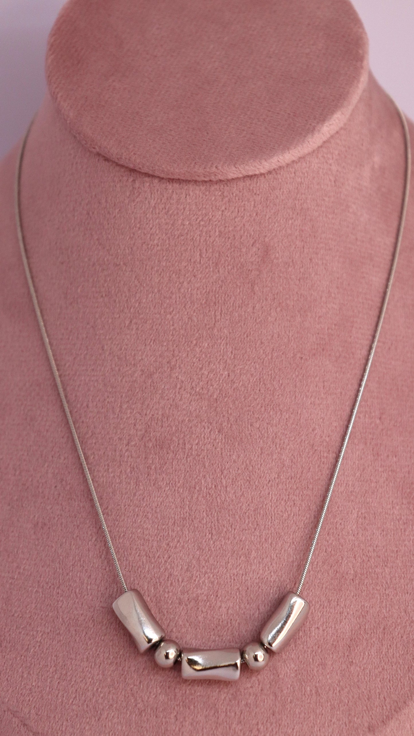 Pure Curve Necklace