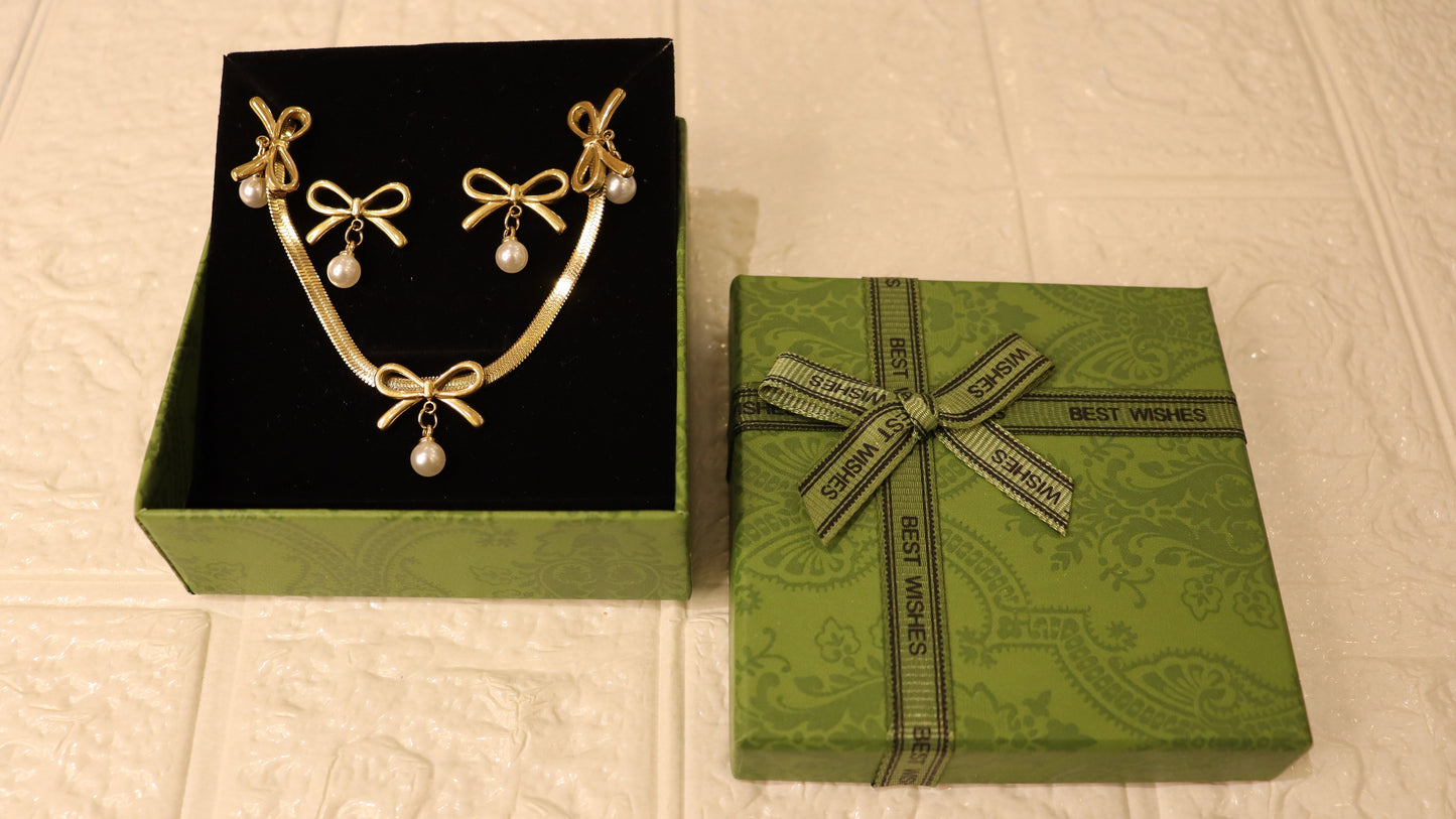 Golden Bow Pearl Necklace Set (With a Gift Box)