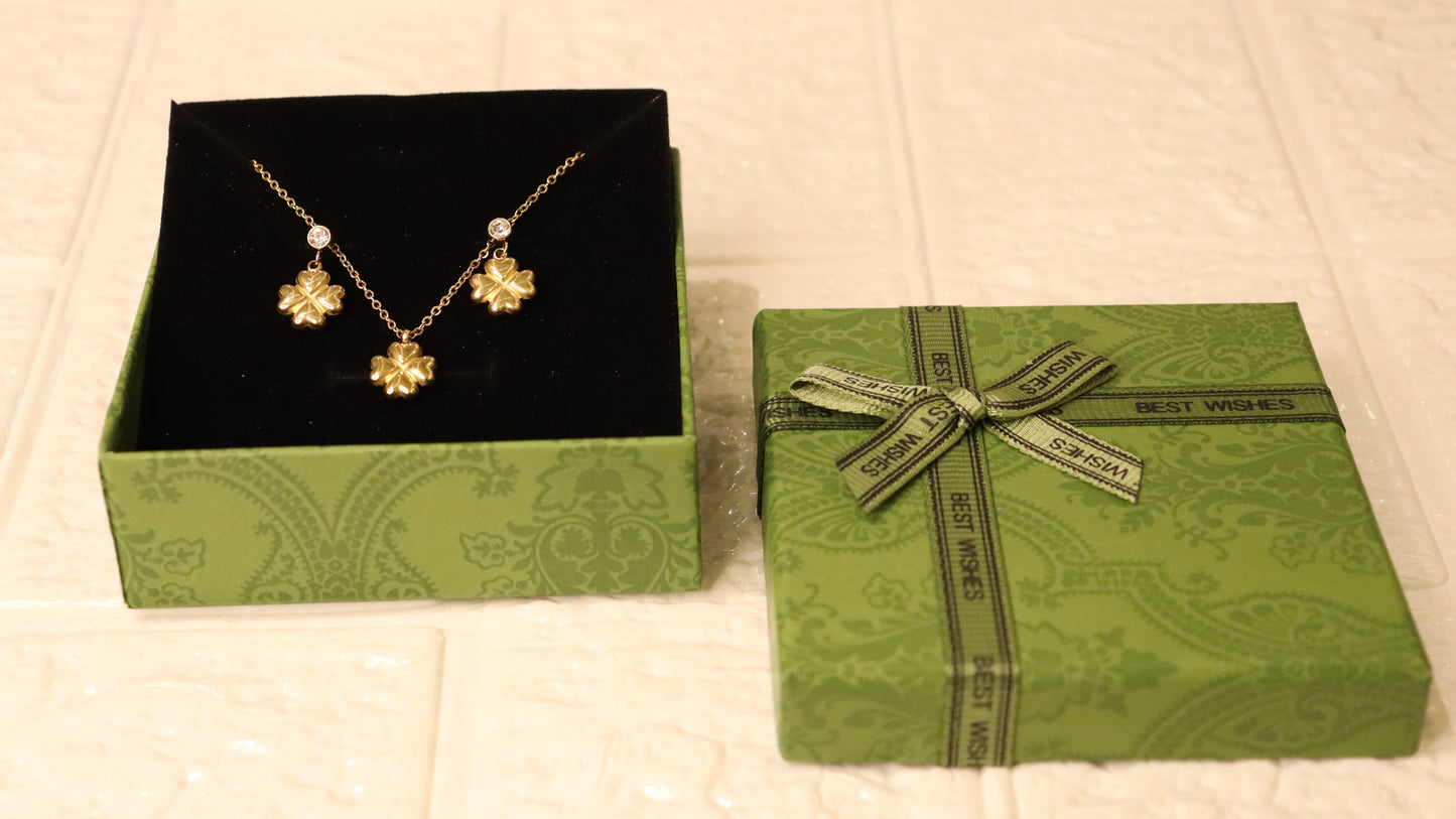 Four-Heart Flower Necklace Set (With a Gift Box)