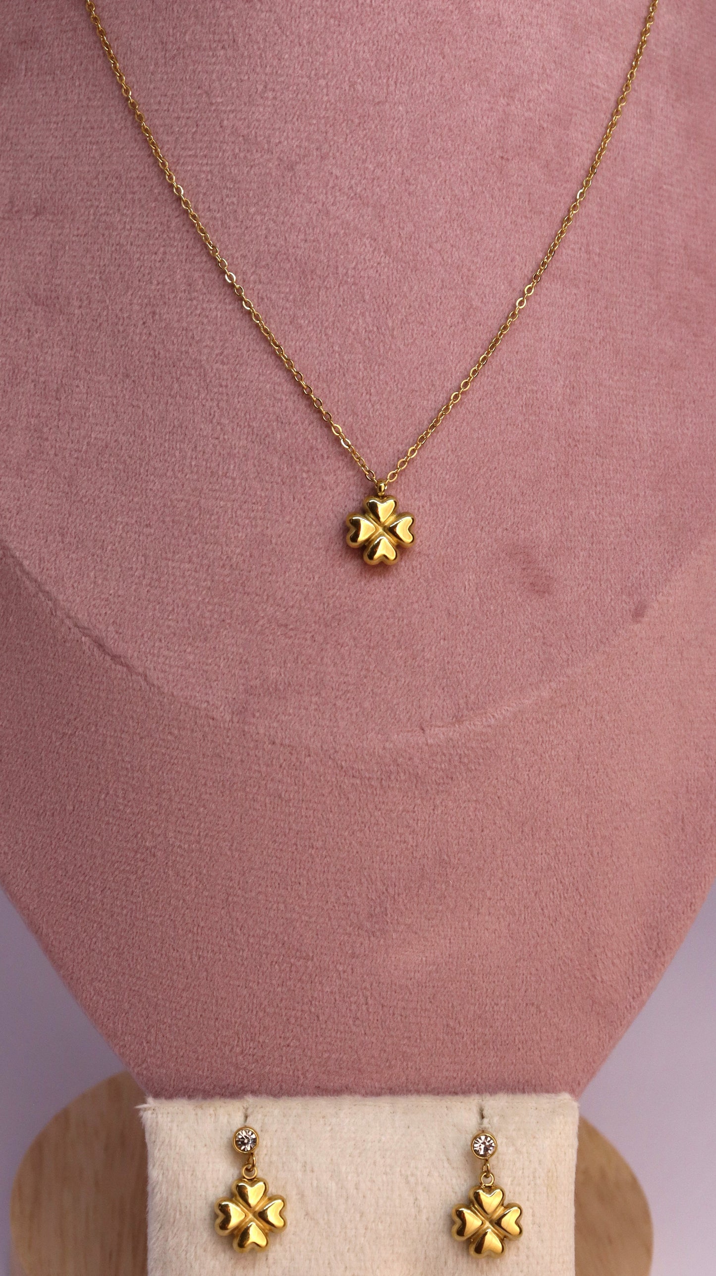 Four-Heart Flower Necklace Set