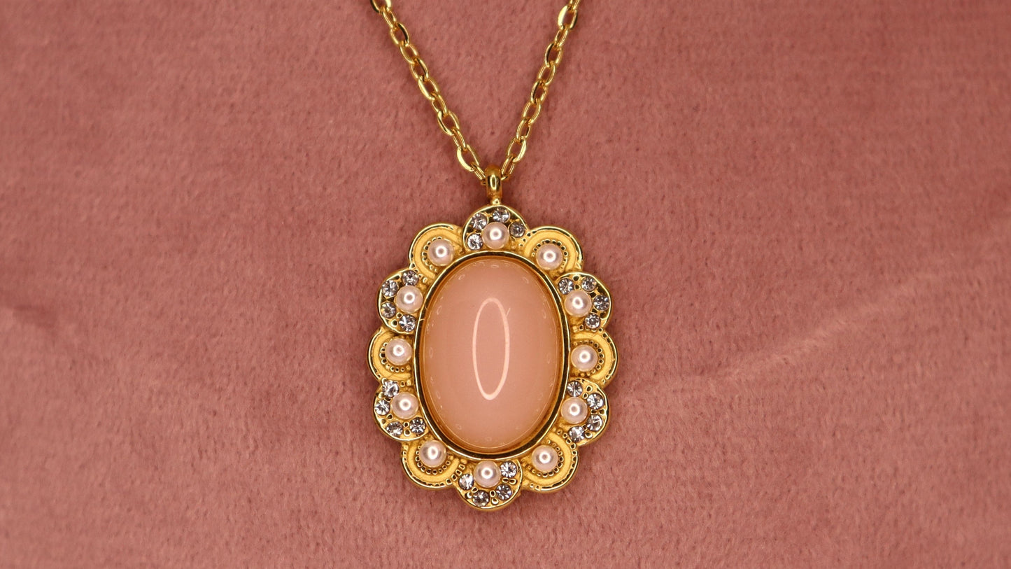Serene Oval Necklace