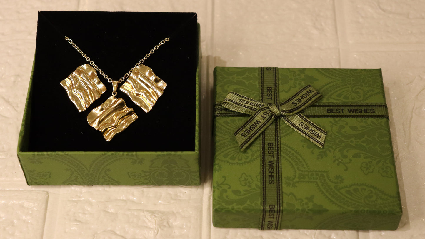 Lustre Flow Necklace Set (With a Gift Box)