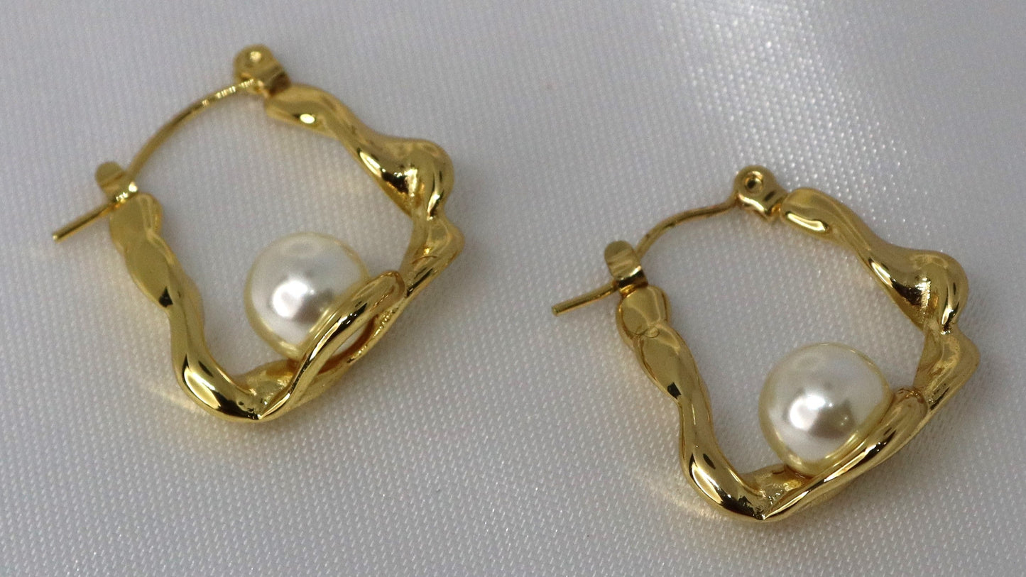 Pearl Drop Earring
