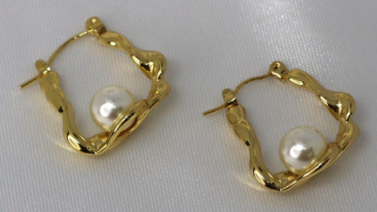 Pearl Drop Earring