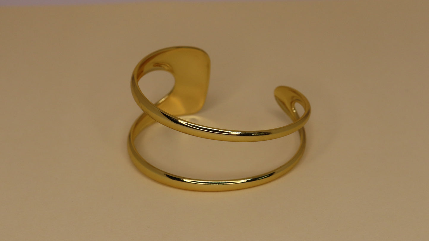 Serene Gold Bracelet