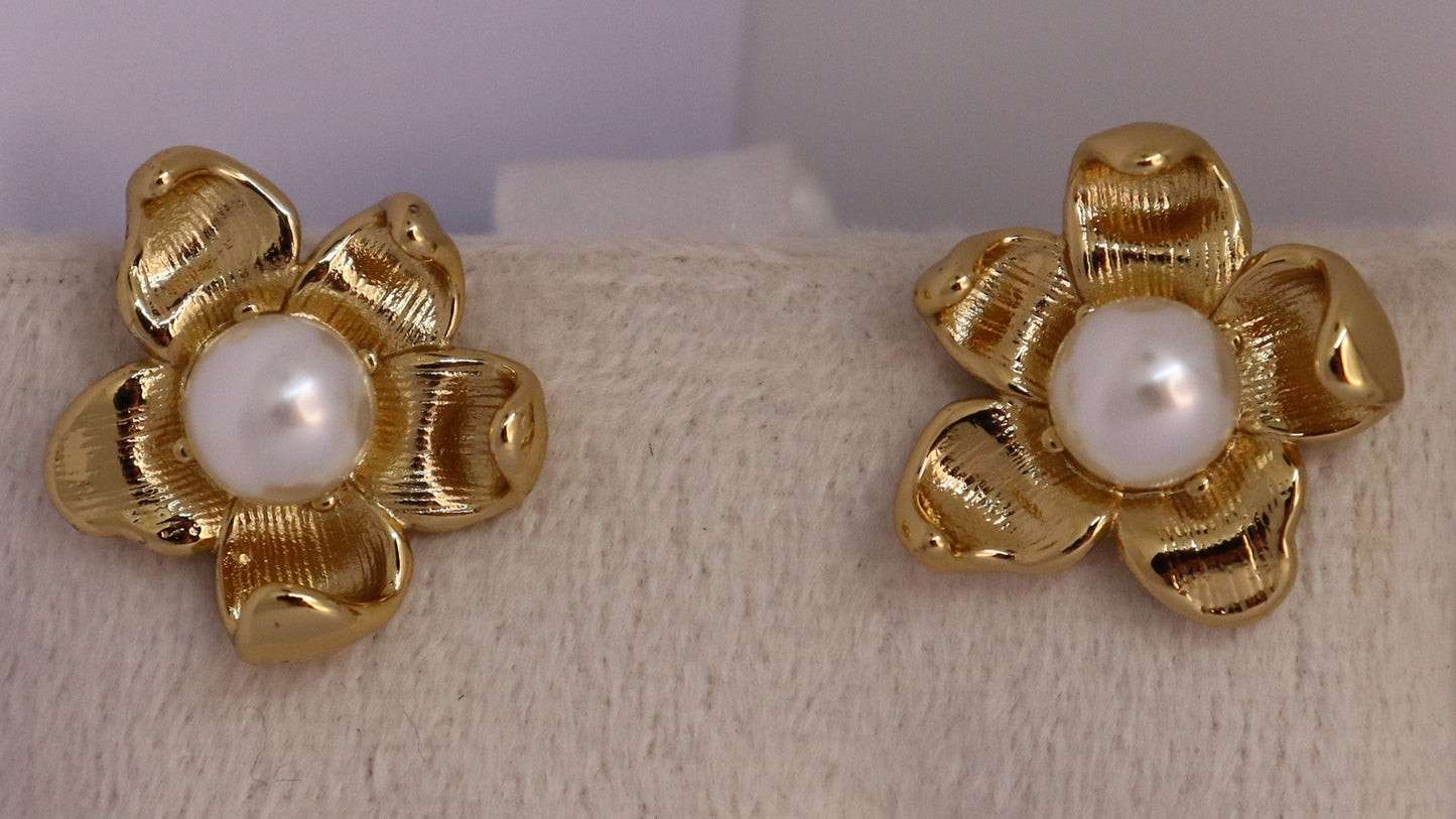 Sunlit Pearl Earring