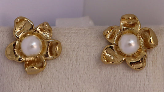 Sunlit Pearl Earring